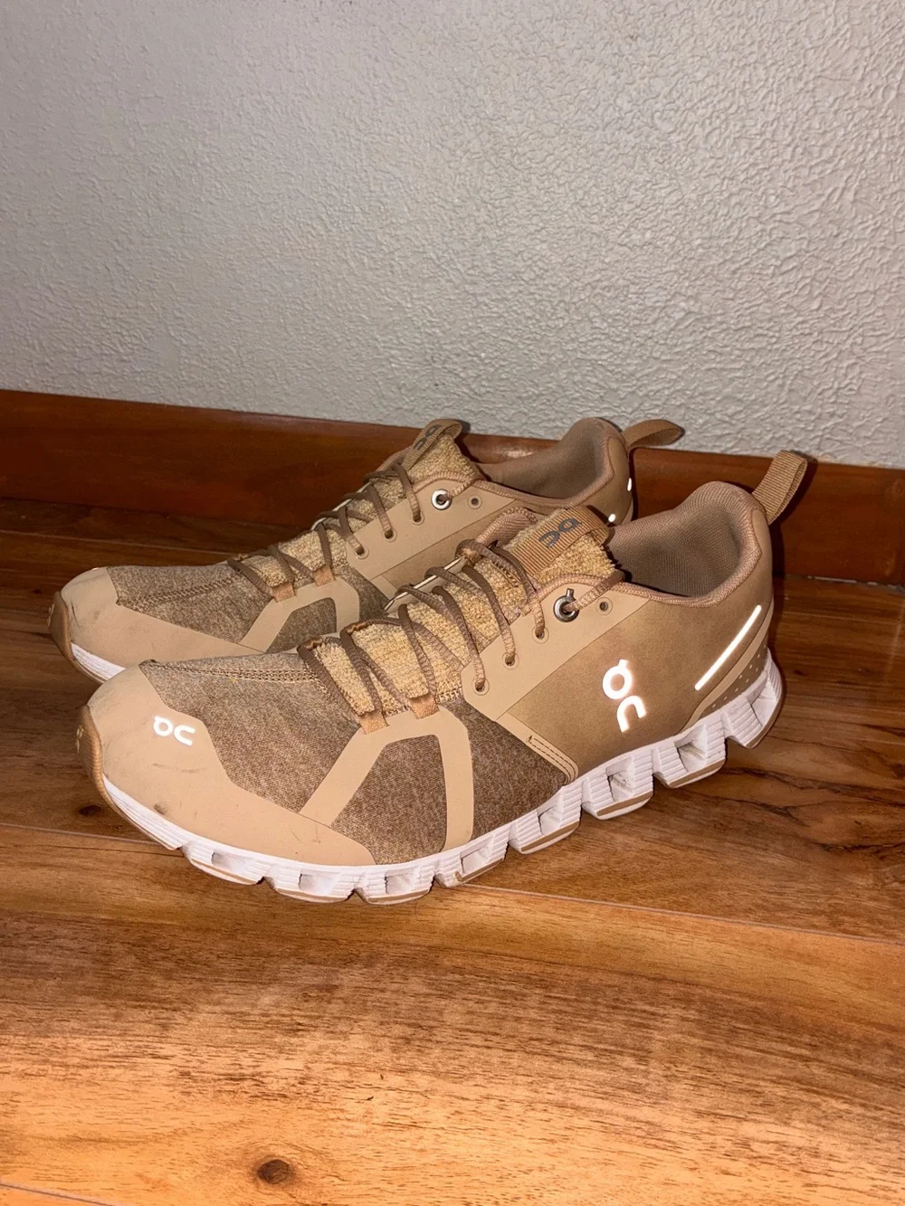 On Cloud 5 Terry Men’s Running Athletic Sneaker Shoes, tan/cork - Size 9.5